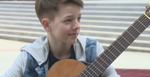 Mladi gitarista Ognjen Mojović niže nagrade na takmičenjima