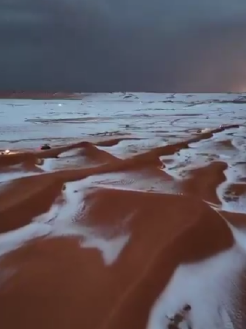 Пустиња у Саудијској Арабији прекривена градом (ВИДЕО)