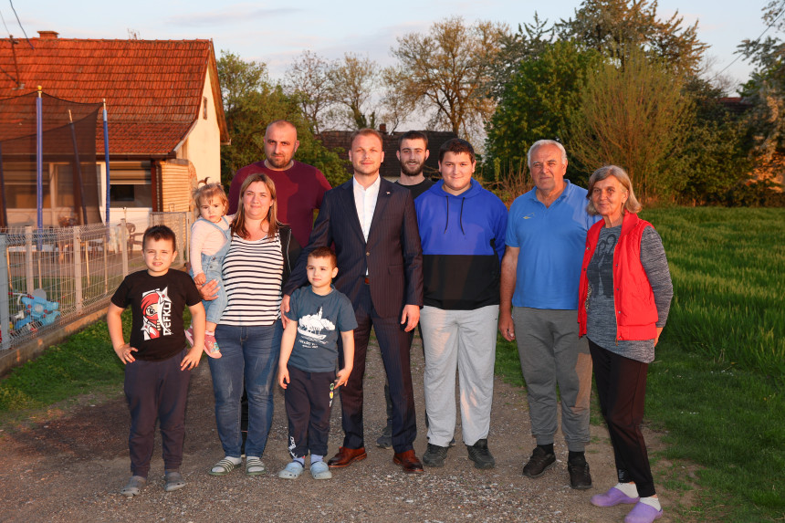 Stanivuković donirao ovce desetočlanoj porodici Nestorović