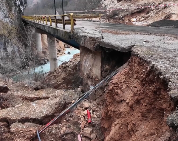 Lažna obećanja vlasti koja smo skupo platili: Obećali auto-puteve i jeftiniju struju, a dobili makadam i 50% skuplju struju!