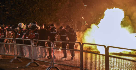 Ескалирали протести испред зграде Владе у Тирани