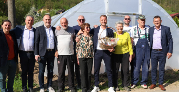 Донација пластеника као подршка развоју села и пољопривреде