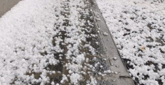 Снажно невријеме захватило Бихаћ: Лед прекрио улице