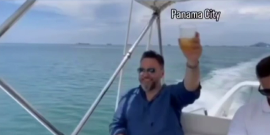 "Свак је рођен да по једном умре, част и брука живе довијека"