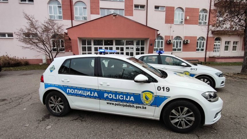 Брчко: Расвијетљене паљевине возила, у току претреси