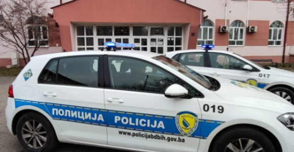 Брчко: Расвијетљене паљевине возила, у току претреси