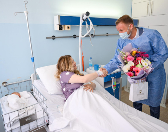 Stanivuković darovao prvorođenu bebu na Dana grada