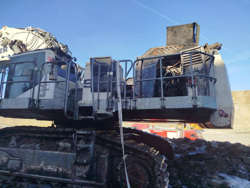 Izbio požar na bageru u rudniku u Ugljeviku (FOTO)