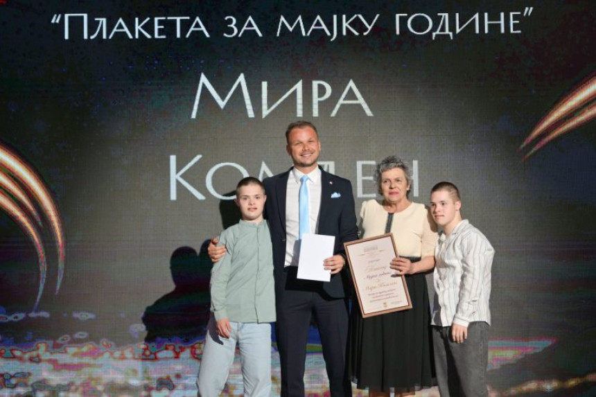 "Majka godine" - usvojila djecu sa Daun sindromom