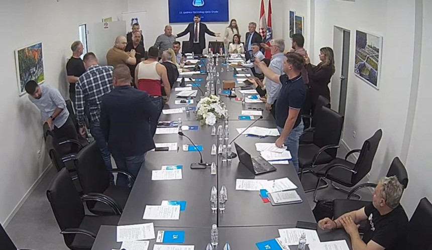 Opšta tuča tokom sjednice, kamera sve zabilježila (VIDEO)