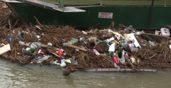 Ријека Сана, симбол Приједора, "окићена" смећем