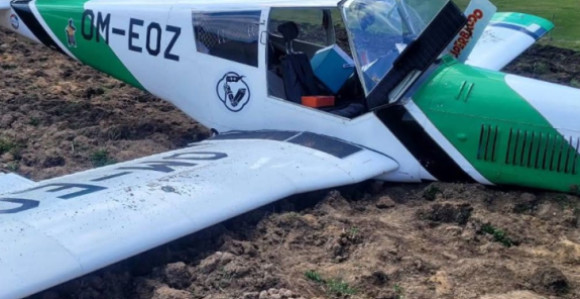 Мали авион из Словачке принудно слетио на ораницу на Влашићу