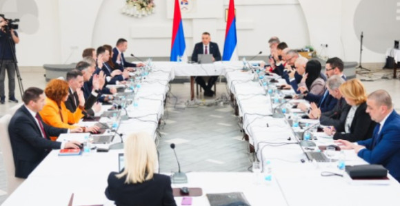 Predizborni cirkus u punom jeku: Obećava se asfalt, rasvjeta...