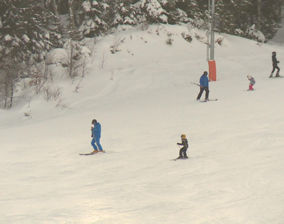 Хладније вријеме са падавинама на југу и истоку