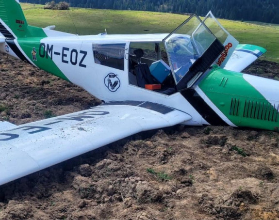 Мали авион из Словачке принудно слетио на ораницу на Влашићу