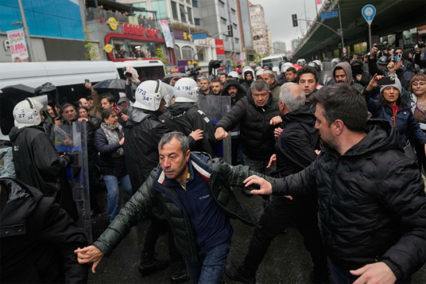 Приведено најмање 550 људи током протеста у Истанбулу