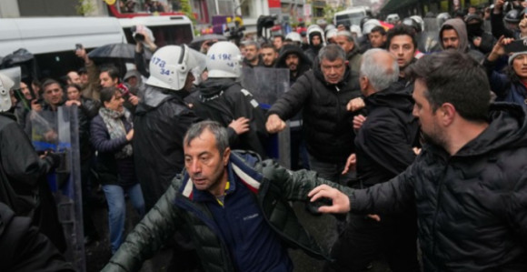 Приведено најмање 550 људи током протеста у Истанбулу