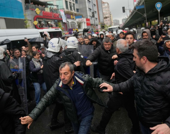 Приведено најмање 550 људи током протеста у Истанбулу
