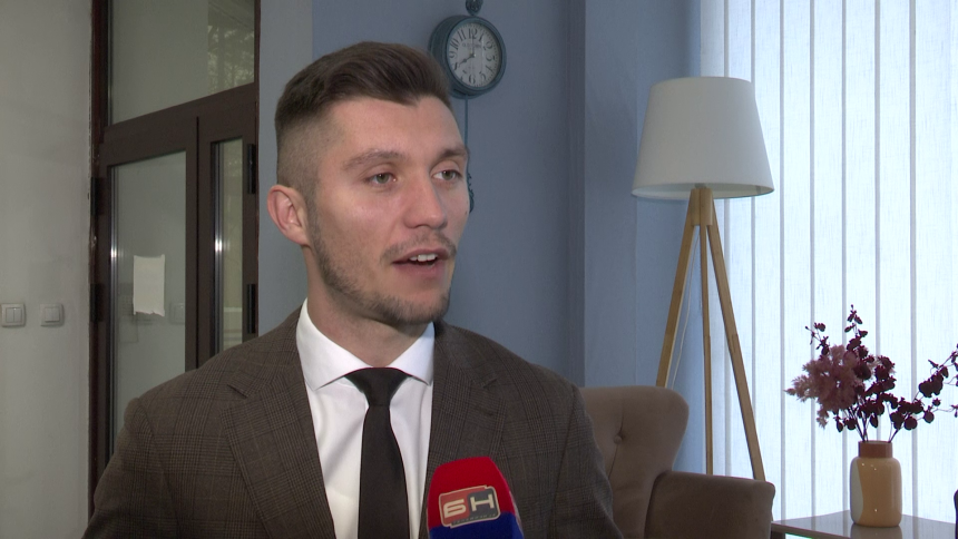 Када политика бира клијенте, кредити се не враћају