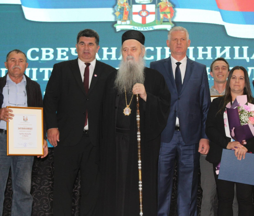 Митрополиту Фотију највеће признање општине Лопаре