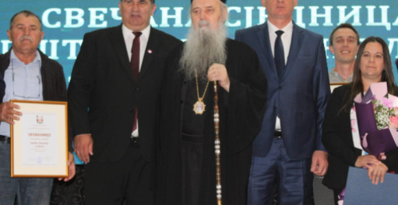 Митрополиту Фотију највеће признање општине Лопаре