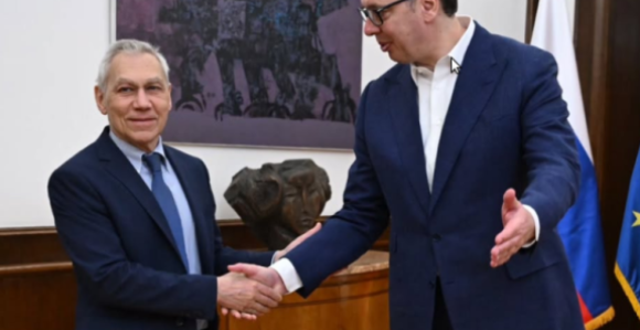 Vučić uručio čestitku za Putina povodom Dana pobjede