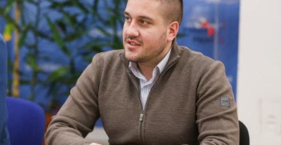 Амиџићу, ћутао си кад су предузећа пропадала?!