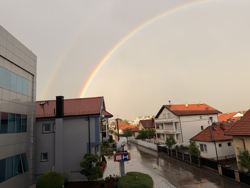 Nakon munja, nebo iznad Bijeljine ukrasile duge (FOTO)