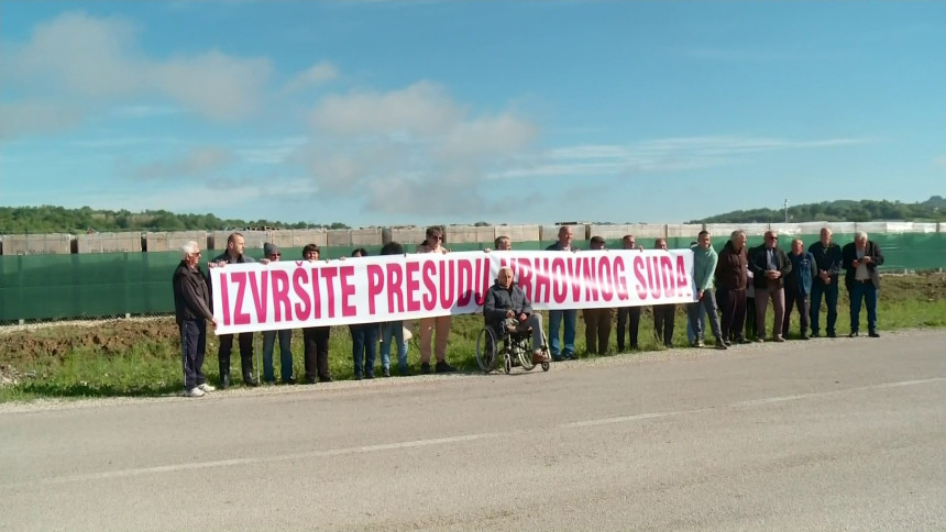 Protest mještana sela Podnovlje zbog solarne elektrane