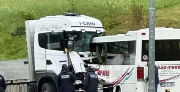 Povrijeđeni putnici iz autobusa prebačeni su u UKC
