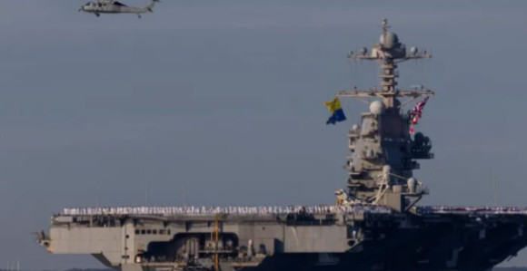 Nakon godinu dana ratova američki nosač aviona se vraća kući