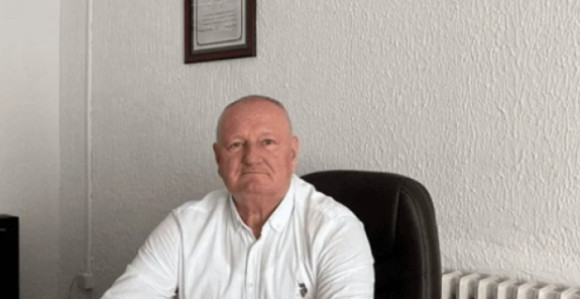 Bahatost vlasti: Okrenuo tele na ražnju u dvorištu škole