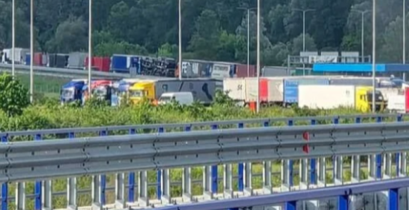 Nepregledne kolone kamiona na GP Gradiška