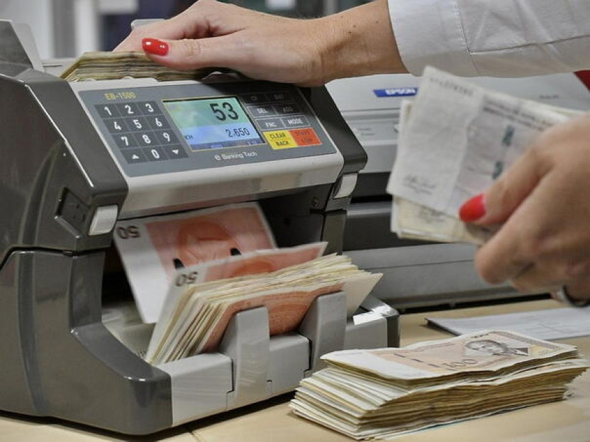 Просјечна плата у априлу у Српској износила 1.643 КМ