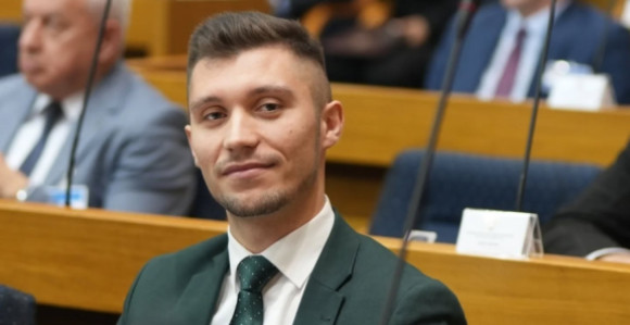 Postoji li neki alarm za ministre i premijera, pita Kresojević