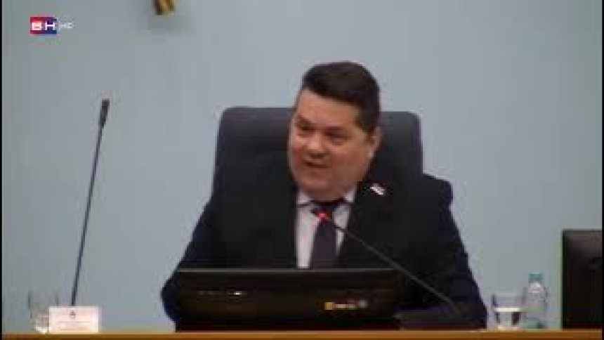 Стевандић уживао док је удаљавао Вукановића из сале