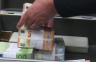 Rastu depoziti građana ali su kamate "besramno niske"