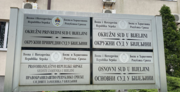 30 dana pritvora profesoru za polno uznemiravanje