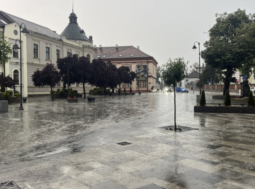 Nevrijeme praćeno kišom i vjetrom pogodilo Čačak