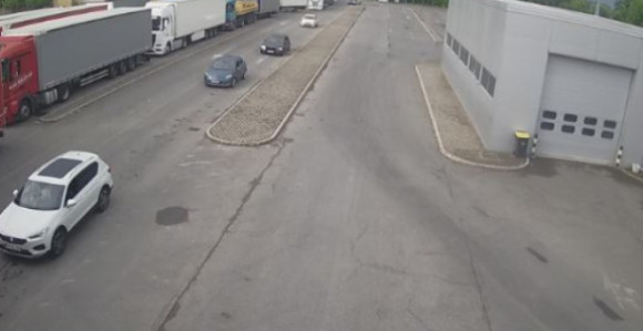 Појачана фреквенција возила на појединим граничним прелазима