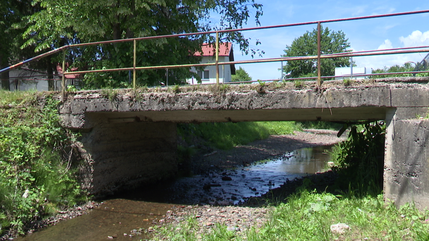 Teška mehanizacija oštetila most u Mišinom Hanu