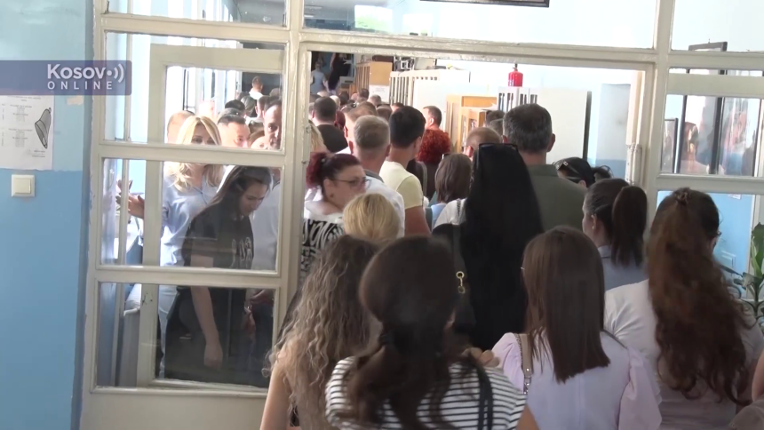 Velike gužve na biračkim mjestima u Gračanici