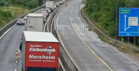 Vozači oprez: Tri udesa potpuno paralisali Banjaluku