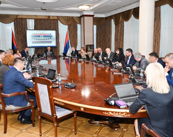 Влада задужењем од 800 милиона КМ купује изборе?!
