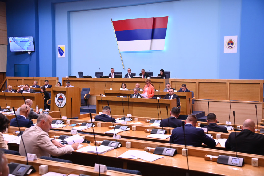 Nova zaduženja i rebalans budžeta pred poslanicima NS RS (UŽIVO)