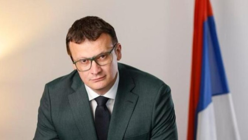 Само јединствено можемо доћи до циља, ко иде сам ради за режим