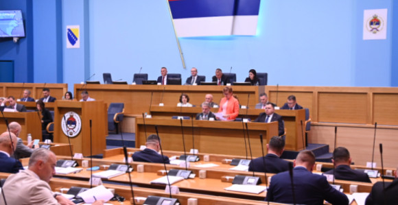 Nova zaduženja i rebalans budžeta pred poslanicima NS RS (UŽIVO)