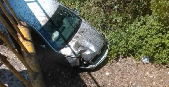 Automobil upao u kanal na putu Banjaluka-Prijedor