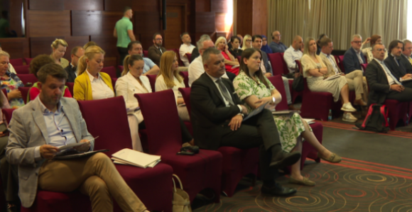 Reforma javne uprave kaska, građani i dalje čekaju poteze vlasti