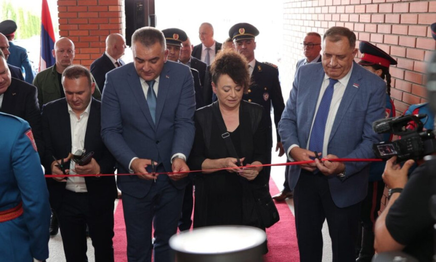 Не може коло без кокана: На отварању полицијске станице на Палама нема легалног Синише Карана, али има оног кога зову предсједник?!